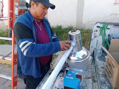 Se amplían trabajos de iluminación en comunidades de Santa Cruz Tlaxcala