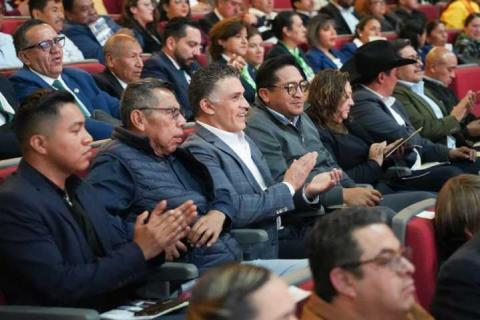 Alfonso Sánchez García, asistió este viernes al Cuarto Informe de Actividades del rector Serafín Ortiz Ortiz imagen 3