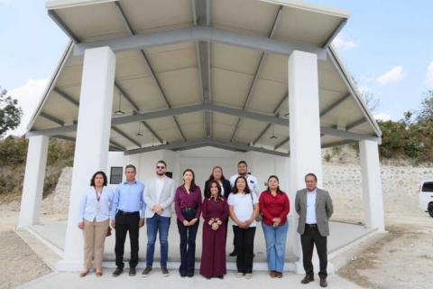 Gobernadora Lorena Cuéllar inaugura rehabilitación del Panteón Municipal de Zacualpan imagen 1