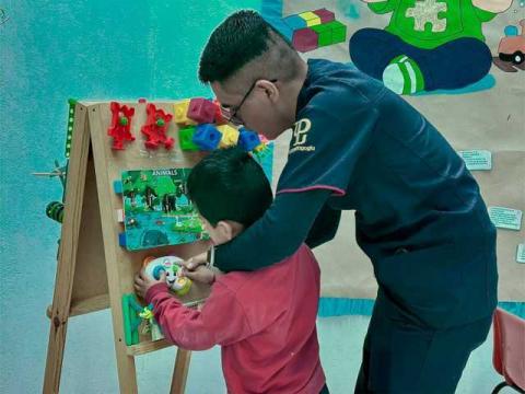 SMDIF Huamantla realiza taller para fortalecer el acompañamiento familiar en niños con autismo imagen 3