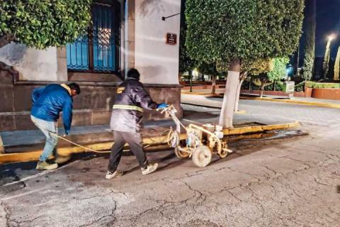 Madrugan brigadas de Más Territorio y Menos Escritorio para mejorar la señalización en la capital imagen 4