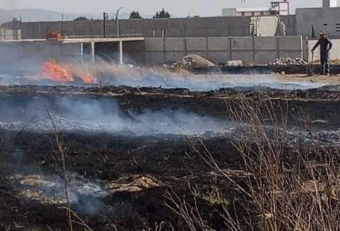 Continúa protección civil de SPM atendiendo reportes de incendios de pastizales imagen 3