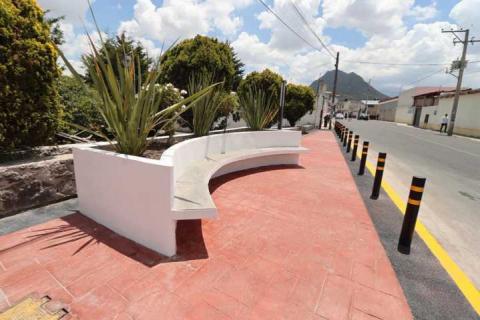 En gira por Cuaxomulco Gobernadora inaugura cinco obras imagen 4