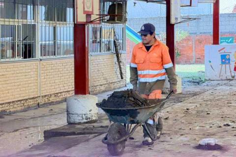 Alcalde escucha y resuelve afectaciones en kinder “enrique Pestalozzi” tras granizo y lluvia imagen 3