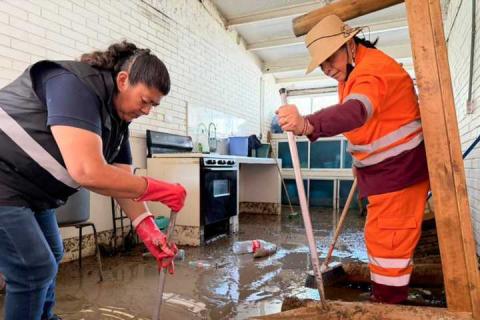 Alcalde escucha y resuelve afectaciones en kinder “enrique Pestalozzi” tras granizo y lluvia imagen 1