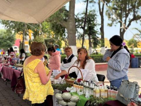 Mercadita Crea LIBRE: Mujeres emprendedoras en Tlaxco llenan de talento y creatividad la región imagen 4