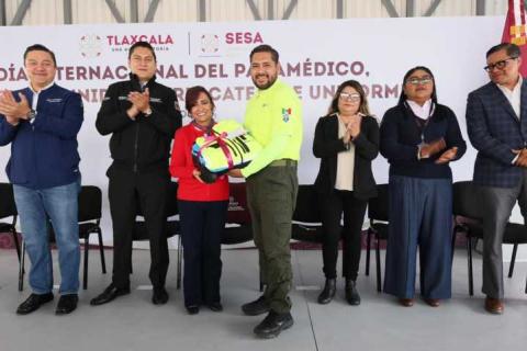 Reconoce Gobernadora a paramédicos y fortalece al CRUMT con unidad de rescate y uniformes imagen 4