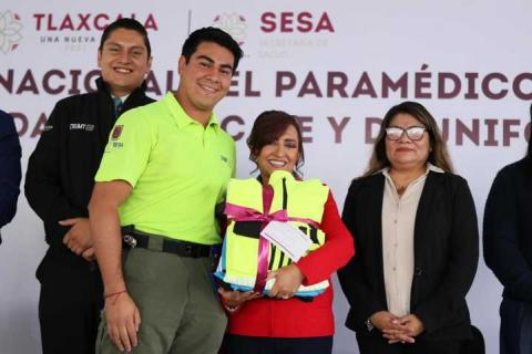 Reconoce Gobernadora a paramédicos y fortalece al CRUMT con unidad de rescate y uniformes imagen 3