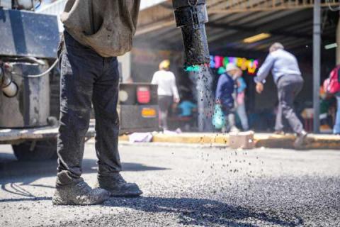 Atiende Ayuntamiento de Tlaxcala con bacheo calles aledañas al Mercado “Emilio Sánchez Piedras” imagen 3