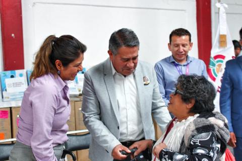 Entregan Ayuntamiento de Tlaxcala y la secretaría de bienestar 53 apoyos funcionales a adultos mayores imagen 1