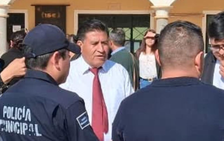 Ya no hay policías en Xaloztoc, renunciaron porque el alcalde no les paga y los explota