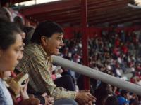 EL GOBERNADOR DEL ESTADO, MARIANO GONZÁLEZ ZARUR, PRESENCIÓ EN EL ESTADO TLAHUICOLE DE LA CIUDAD CAPITAL, EL PARTIDO DE COYOTES VS PUMAS PREMIER. EN ESTA OCASIÓN ESTUVO ACOMPAÑADO DE DIRECTIVOS DEL EQUIPO LOCAL, QUE SE IMPUSO 3-1 SOBRE SU OPONENTE.